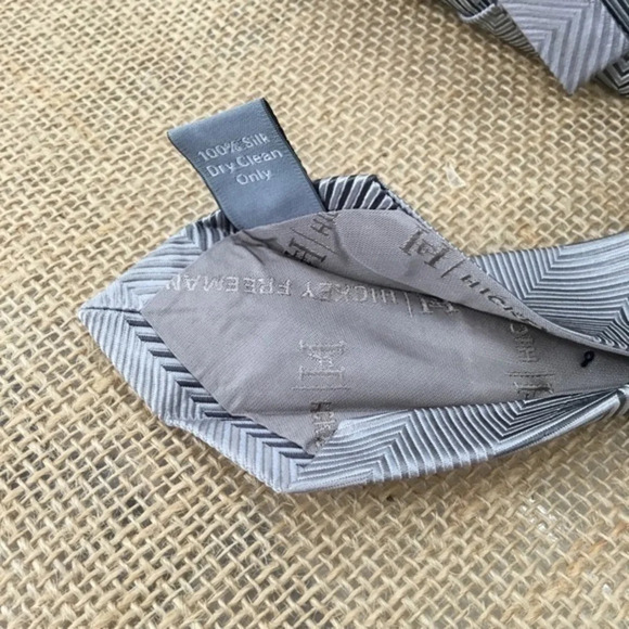 Hickey Freeman Men’s 100% Silk Tie - Picture 6 of 6